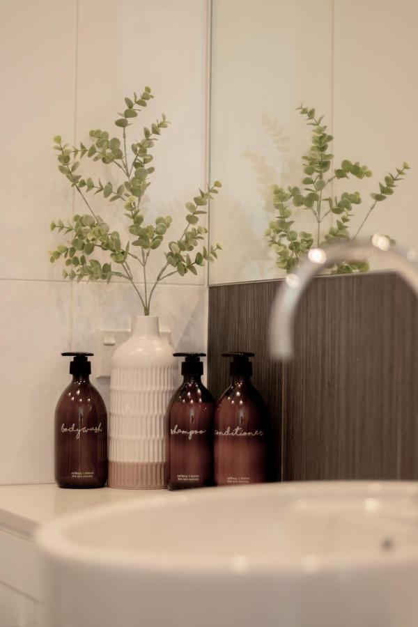 Ferienwohnung Stylish Haven Luxury Interiors In Prime Location Queenstown Exterior foto